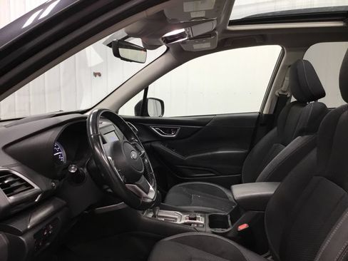 Used 2019 Subaru Forester Premium AWD/4WD image 5