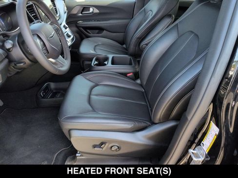 Used 2026 Chrysler Voyager LX FWD image 13