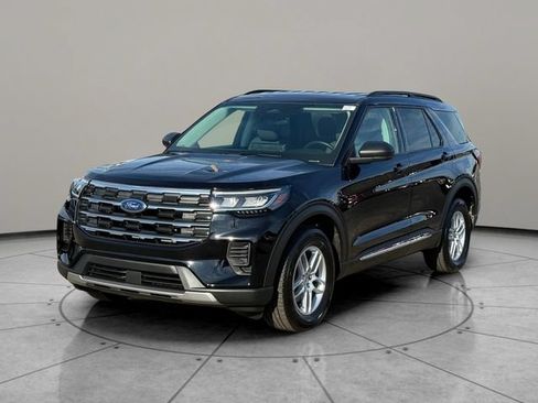 Certified 2025 Ford Explorer Active AWD/4WD image 3