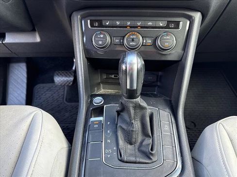 Used 2020 Volkswagen Tiguan SE w/ Panoramic Sunroof Package FWD image 14