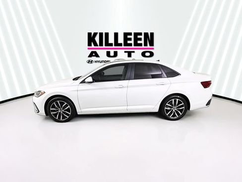 Used 2025 Volkswagen Jetta SE FWD image 4