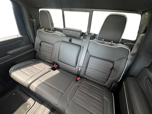 Used 2025 GMC Sierra 2500 AT4X AWD/4WD image 15