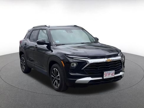 Used 2025 Chevrolet TrailBlazer LT image 3