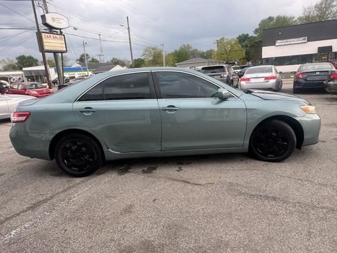 Used 2011 Toyota Camry LE FWD image 6
