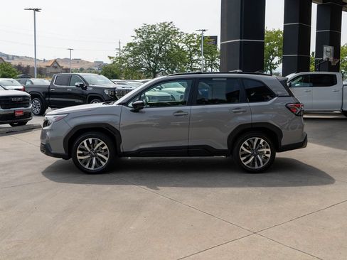 Used 2025 Subaru Forester Touring AWD/4WD image 4