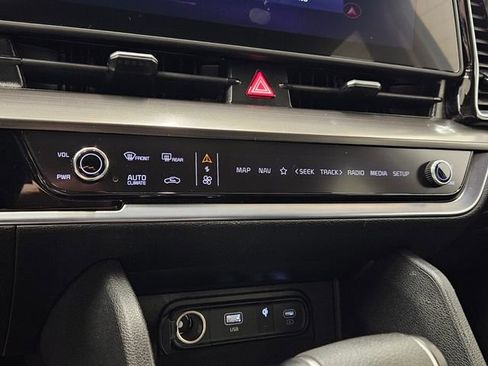 Used 2025 Kia Sportage EX image 22