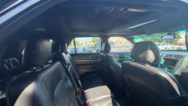 Used 2016 Ford Explorer Limited w/ Equipment Group 301A FWD image 7