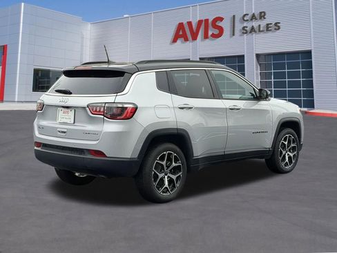 Used 2025 Jeep Compass Limited image 6