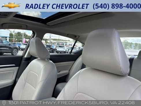 Used 2024 Nissan Altima 2.5 SL image 12