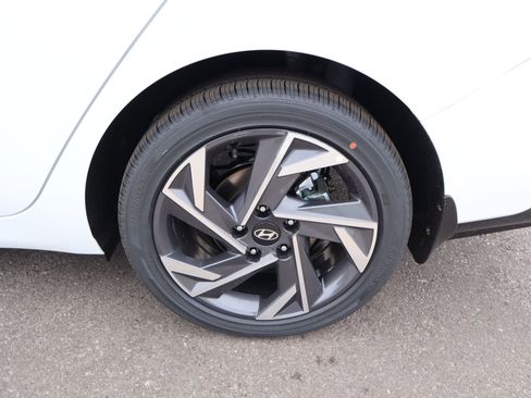 New 2026 Hyundai Elantra Limited FWD image 21