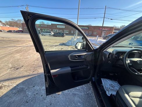 Used 2025 Ford Bronco Sport Badlands image 13