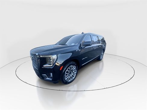 Used 2023 GMC Yukon XL Denali Ultimate image 4