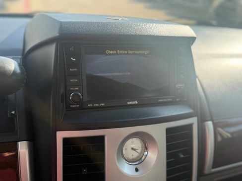 Used 2010 Chrysler Town & Country Touring Plus image 33