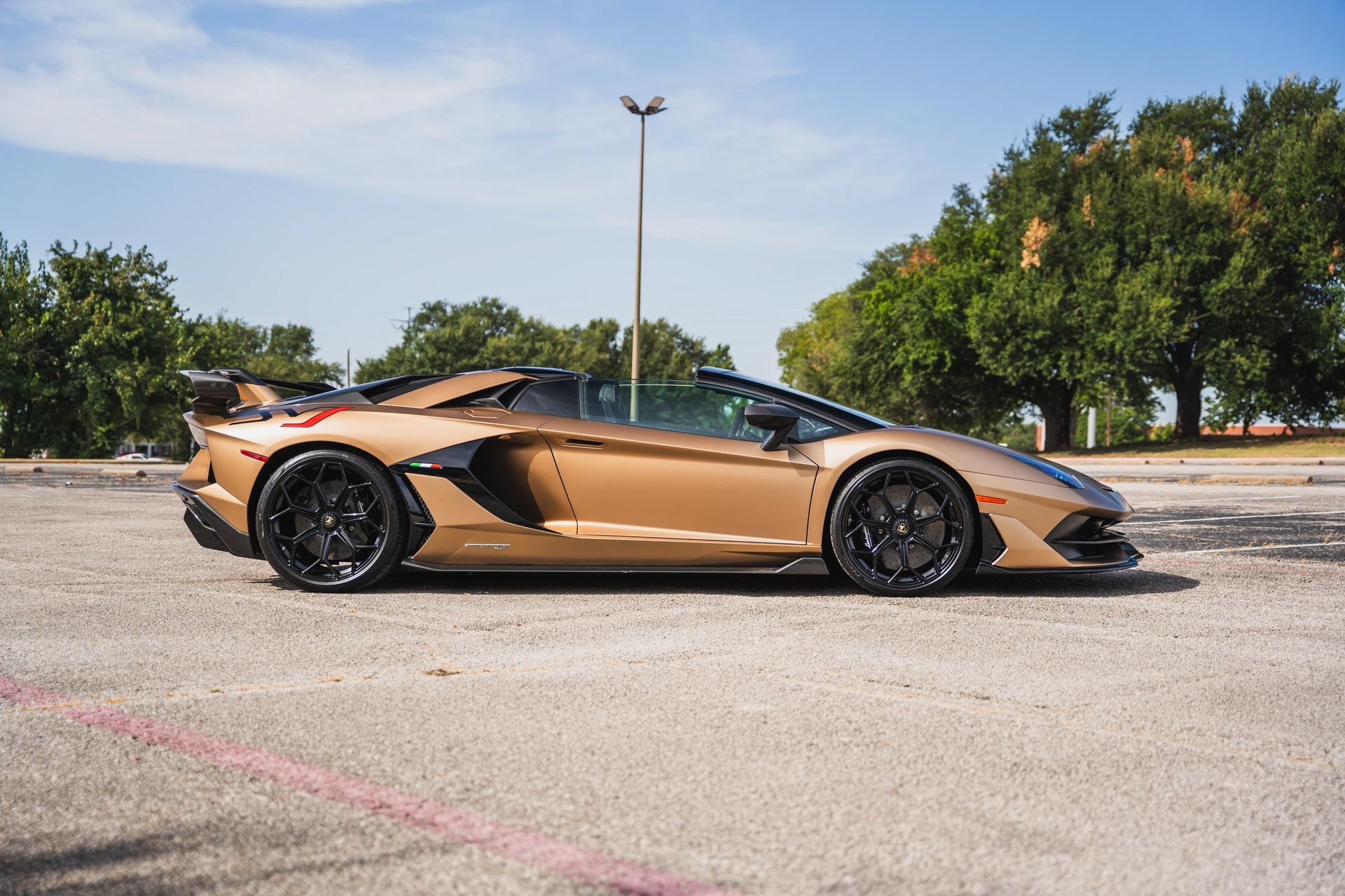 Used 2021 Lamborghini Aventador SVJ AWD/4WD image 33