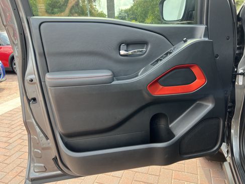 Used 2022 Nissan Frontier Pro-X RWD image 14