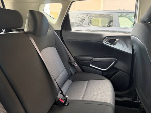 Used 2025 Kia Soul LX w/ LX Technology Package FWD image 32