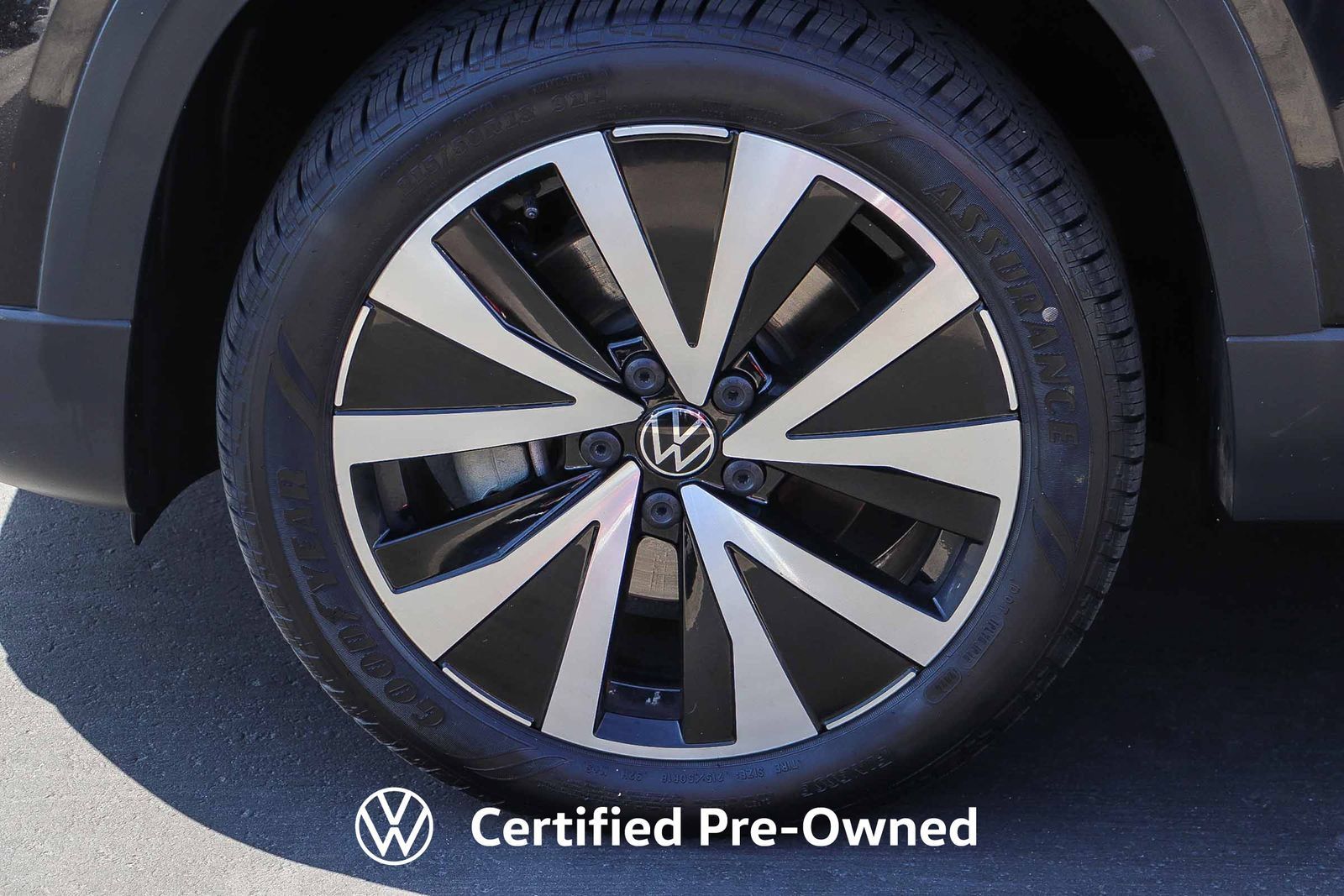 Certified 2023 Volkswagen Taos SE FWD image 12