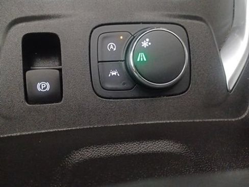 Used 2023 Chevrolet Traverse LT FWD image 33