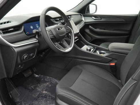 New 2026 Jeep Grand Cherokee Laredo AWD/4WD image 16