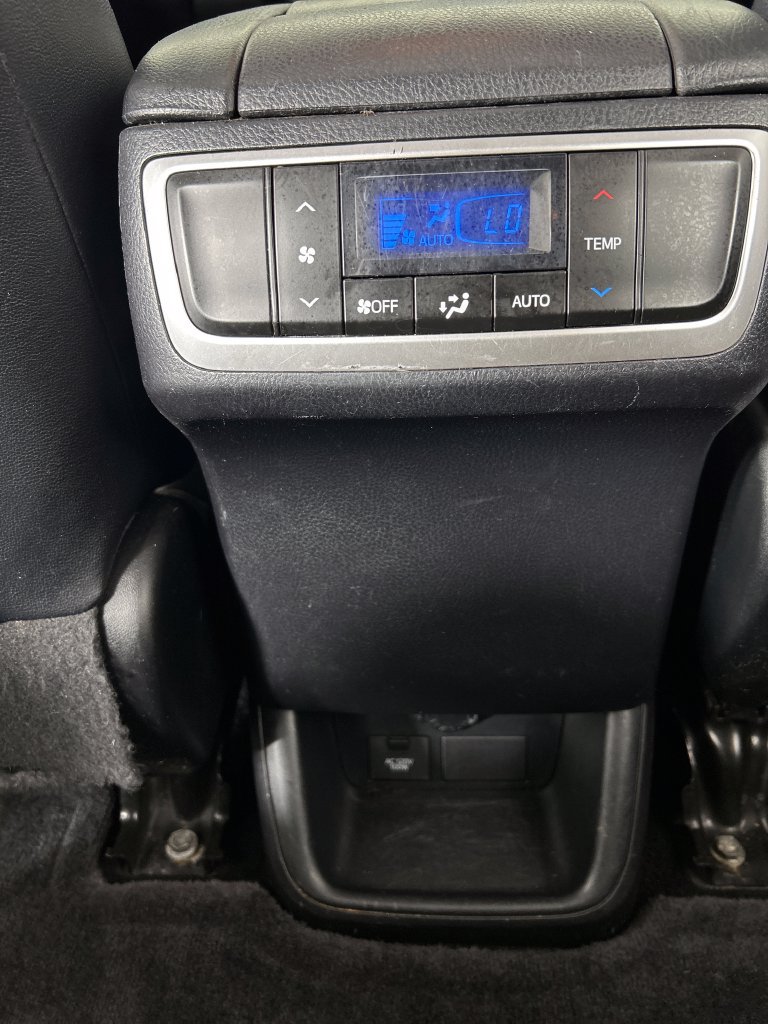 Used 2016 Toyota Highlander XLE AWD/4WD image 18