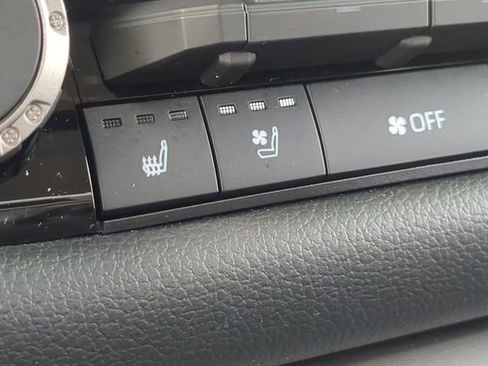 Used 2024 Toyota Tundra Limited image 23