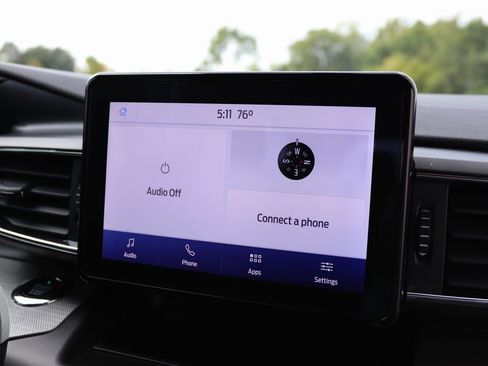 Used 2020 Ford Explorer XLT w/ Equipment Group 202A image 17