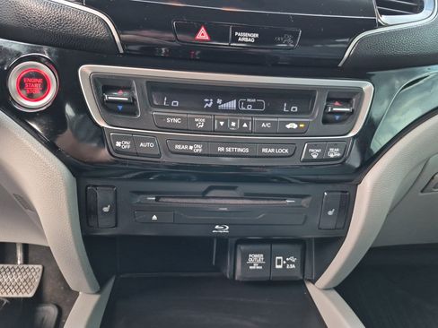 Used 2022 Honda Pilot Touring image 31
