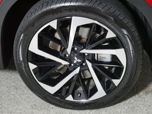 Used 2023 Mitsubishi Outlander SE AWD/4WD image 15