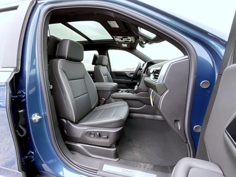 New 2026 GMC Yukon XL Elevation w/ Elevation Premium Package AWD/4WD image 15