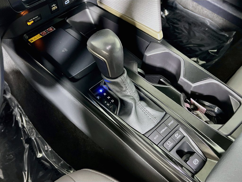 Certified 2025 Toyota Camry SE FWD image 15