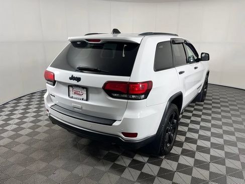 Used 2019 Jeep Grand Cherokee Laredo AWD/4WD image 7