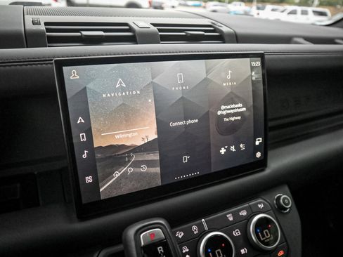 Used 2023 Land Rover Defender 90 X image 21