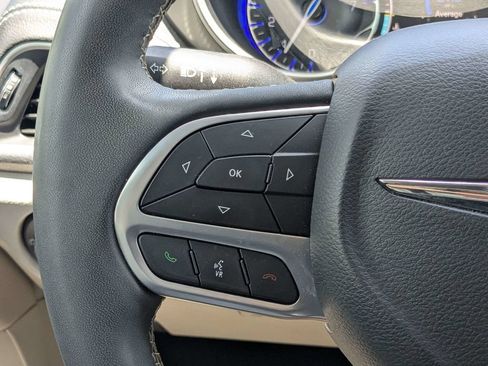 Used 2022 Chrysler Pacifica Touring-L AWD/4WD image 26