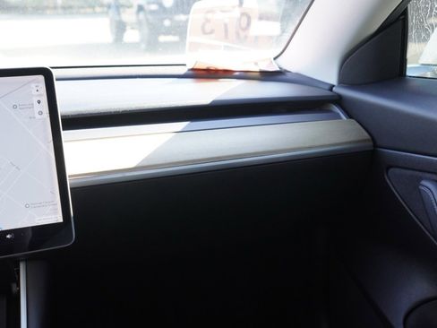 Used 2020 Tesla Model 3 Standard Range Plus image 21