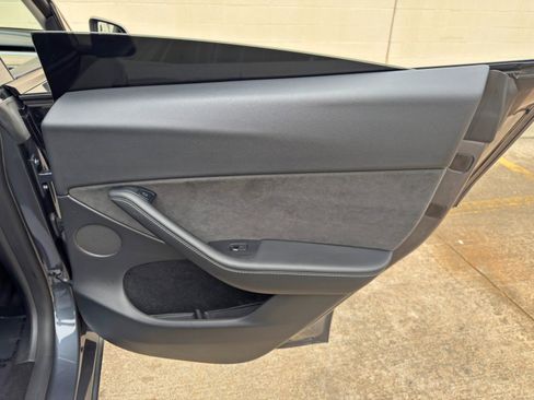 Used 2022 Tesla Model Y Long Range AWD/4WD image 46