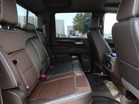 Used 2024 GMC Sierra 2500 Denali w/ Denali Reserve Package AWD/4WD image 35