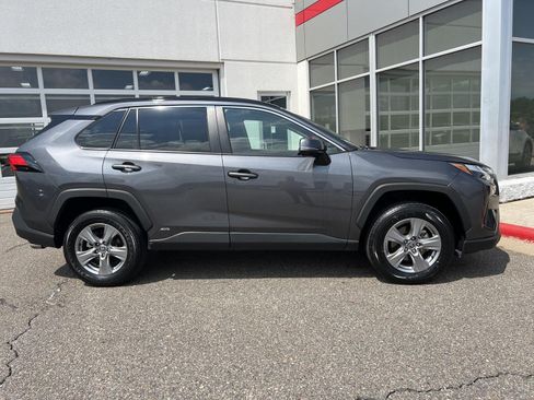 Used 2025 Toyota RAV4 XLE AWD/4WD image 21