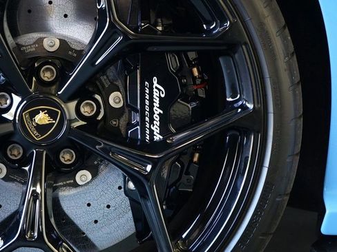Used 2025 Lamborghini Revuelto AWD/4WD image 45