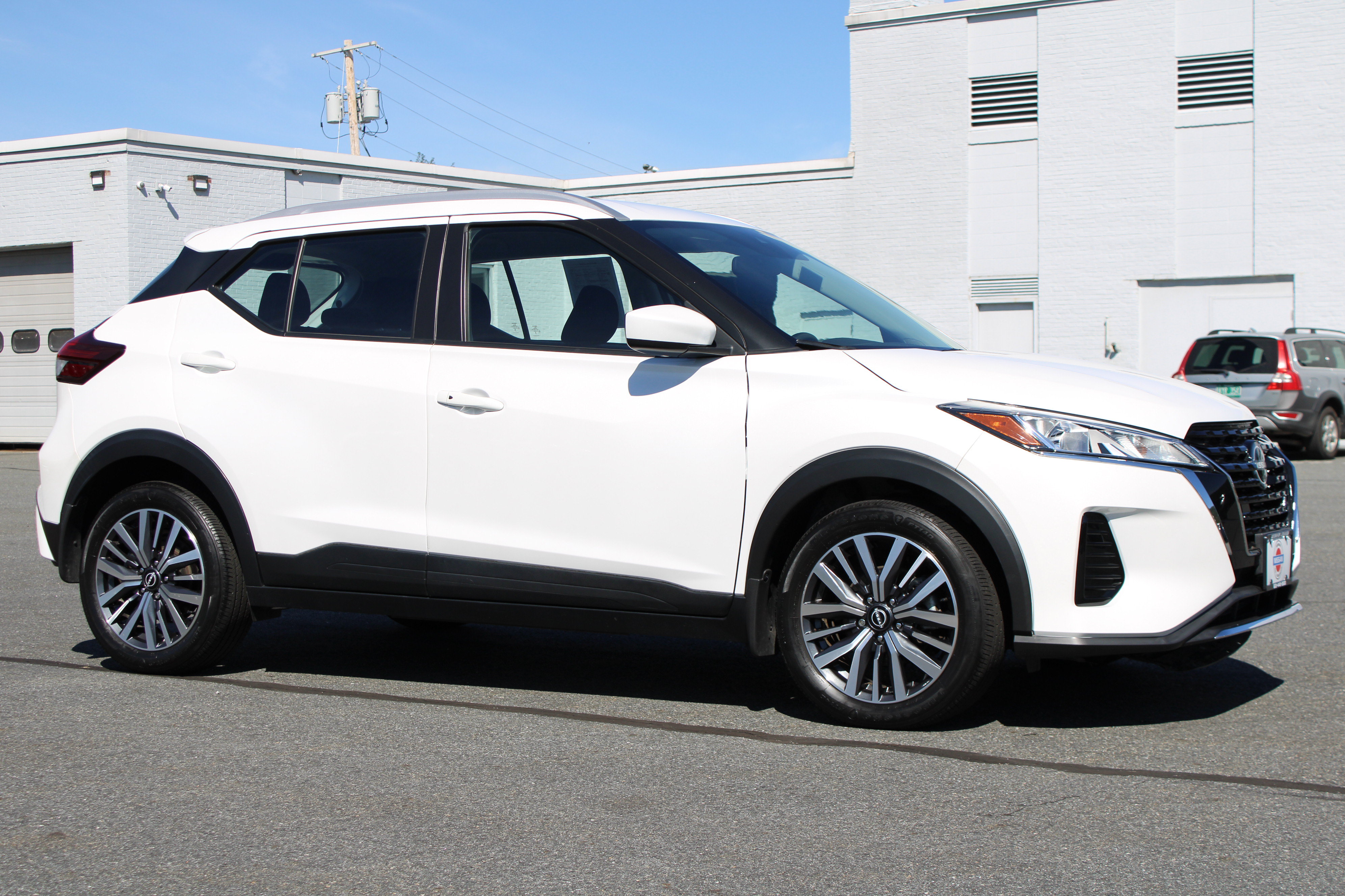 Used 2023 Nissan Kicks SV FWD image 4