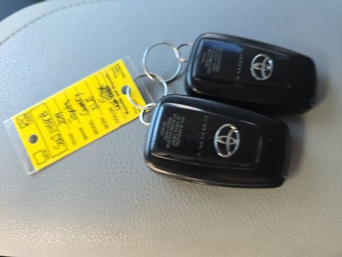 Used 2019 Toyota Camry XLE w/ Navigation Package image 35