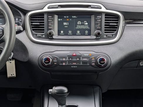 Used 2018 Kia Sorento FWD image 14