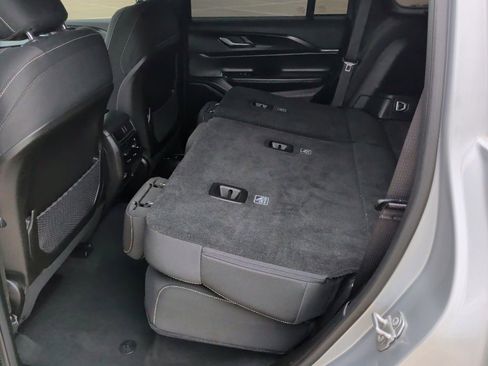 Used 2025 Jeep Grand Cherokee Laredo RWD image 38