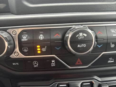 Used 2022 Jeep Gladiator Sport image 27