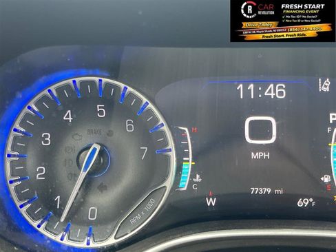 Used 2023 Chrysler Pacifica Touring-L image 27