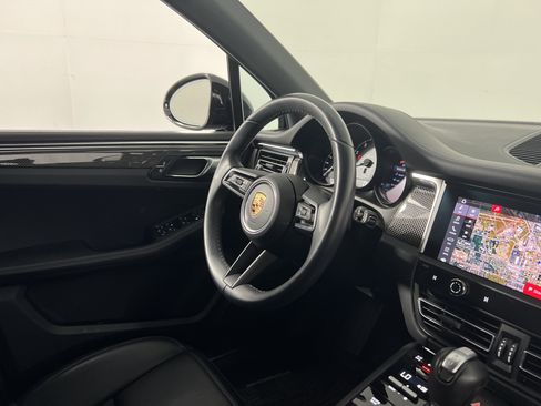 Certified 2022 Porsche Macan S AWD/4WD image 12