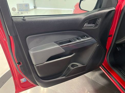 Used 2018 Chevrolet Colorado Z71 AWD/4WD image 18