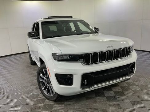 Used 2025 Jeep Grand Cherokee Overland w/ Adv Protech Group III image 8