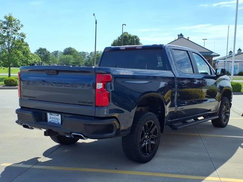 Used 2021 Chevrolet Silverado 1500 Custom Trail Boss w/ LPO, Dark Essentials Package AWD/4WD image 4