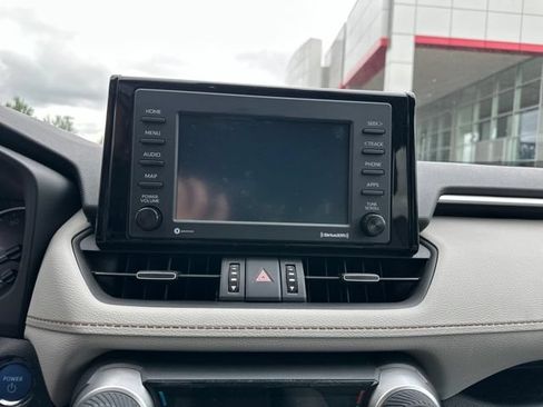 Used 2022 Toyota RAV4 XLE Premium AWD/4WD image 4