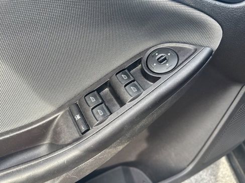 Used 2014 Ford Focus SE image 12